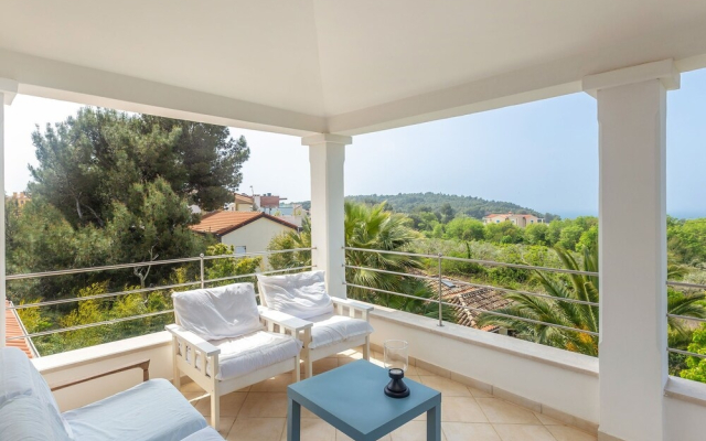 Deluxe Apartment in Premantura With a Shared Swimming Pool