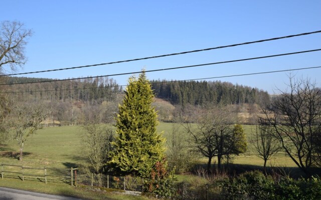 house in an hilly region, opposite the Ourthe