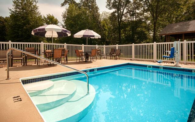 Baymont by Wyndham Chester IL Hotel