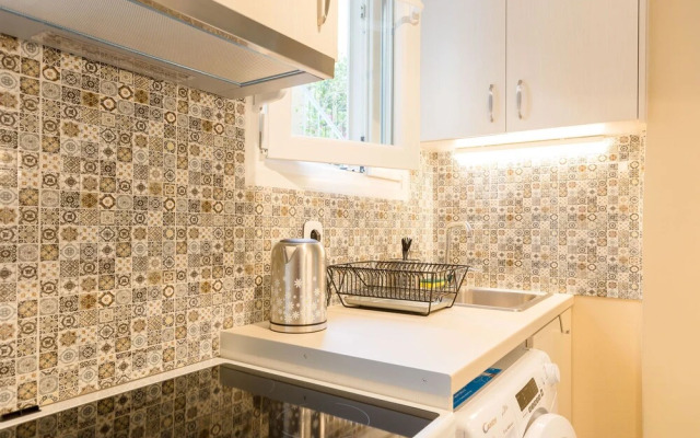 Grandma's Chic & Bright Athenian Home with a Patio