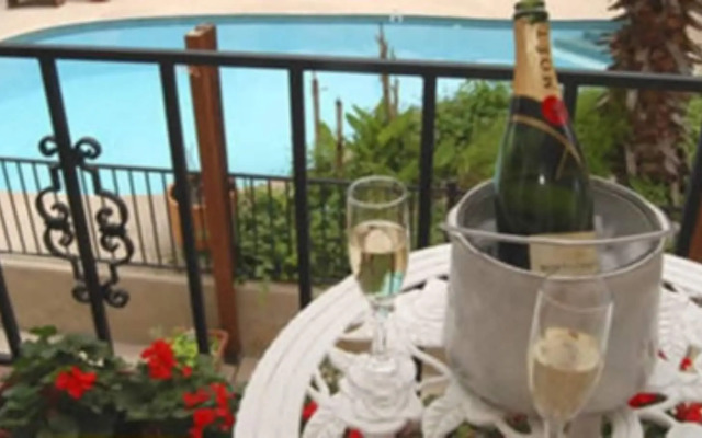 Lakehouse Bed and Breakfast