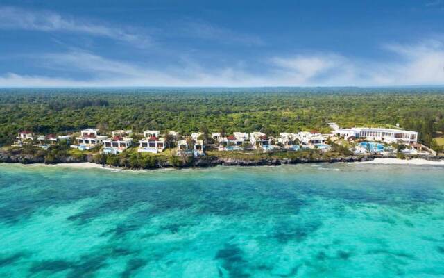 Relax by Your Pool With a Wonderful View of the Ocean