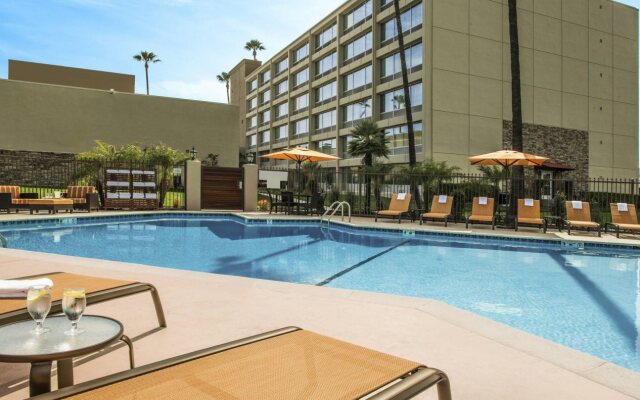 Courtyard by Marriott Los Angeles Woodland Hills