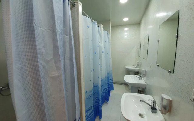 Doss Hostel And Hotel