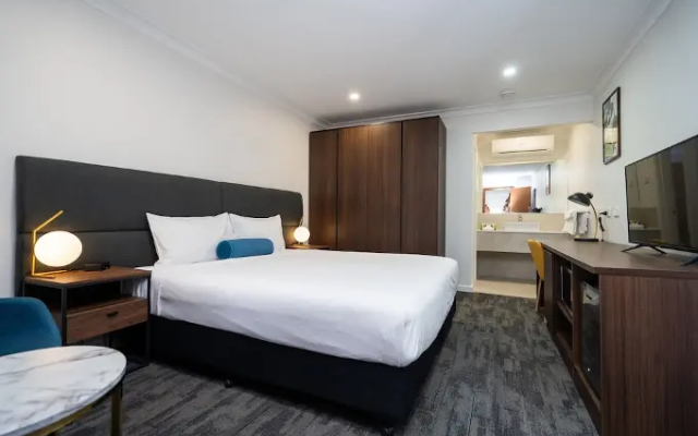 Littomore Hotel & Suites