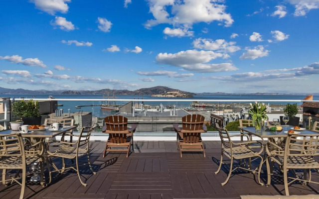Suites At Fishermans Wharf