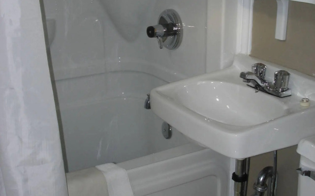 Hill Top Motel & Restaurant