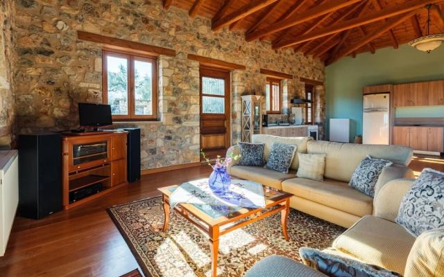 Petalidi Olive Garden Stone Villa Near the Beach