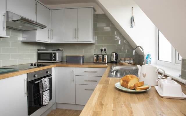 28 Isallt at the Bay