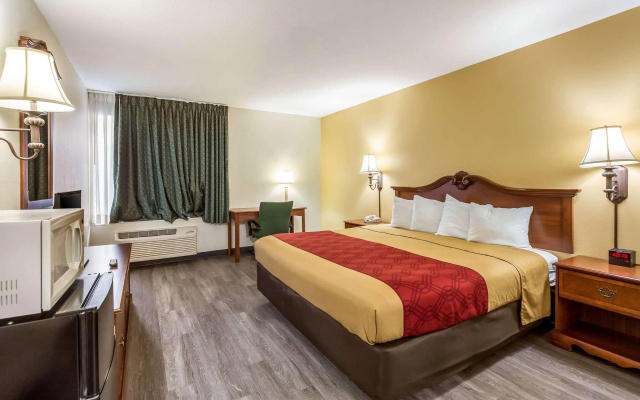 Econo Lodge Inn & Suites Fairview Heights - St. Louis