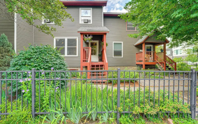 Walk to Bites & Whittier Park: Uptown Getaway!