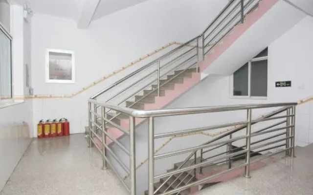 Yuxi Jinhong Hotel (Nie'er Park)