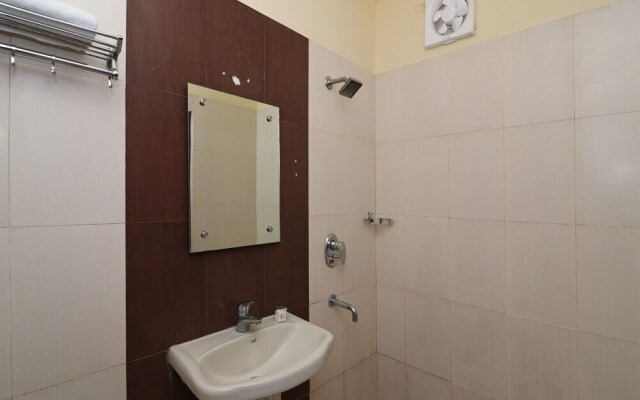 OYO 3735 Hotel Chilana Tower