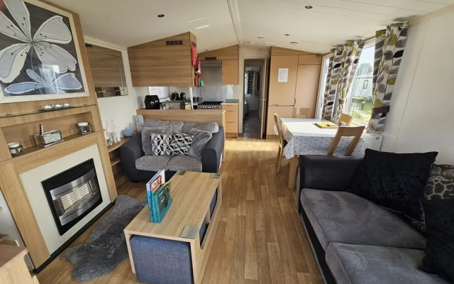 Angie 2 Bed Rhyl Robinhood