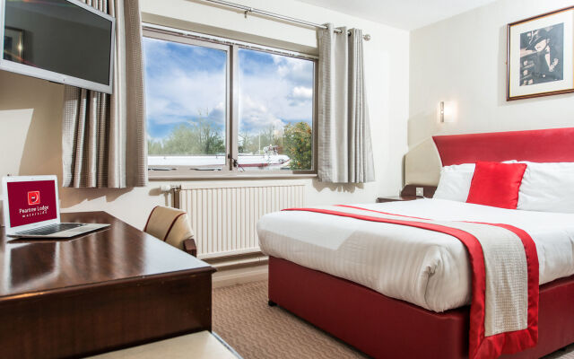 Peartree Lodge Waterside