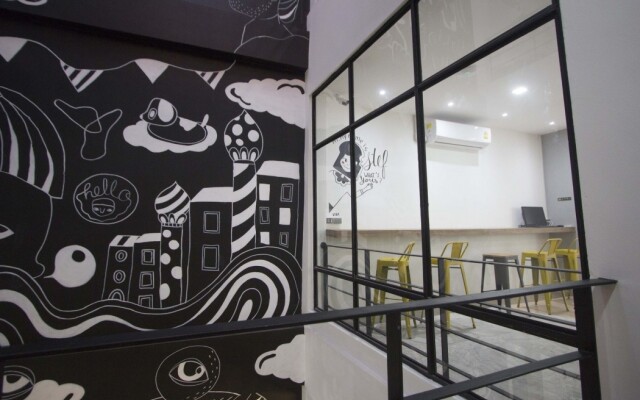 Super OYO 426 All Day Hostel @ Sukhumvit