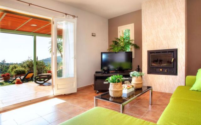 House Gloria Calonge