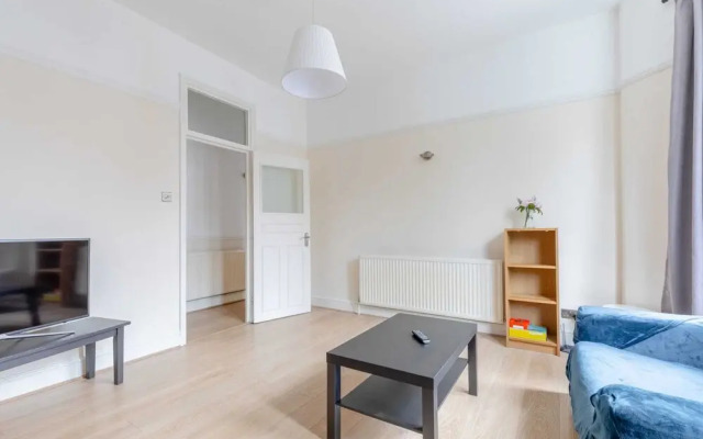 Roomy 3BD by Hampstead Heath!