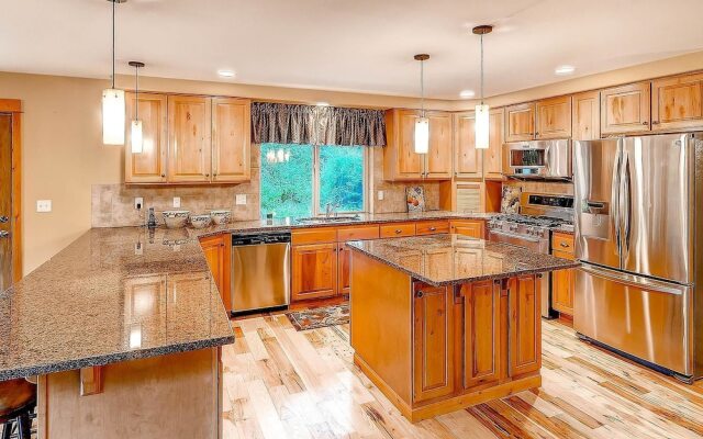 Evergreen Mountain Lodge