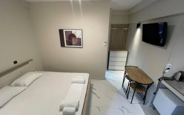 Lemon Tree Suites Near ATH Airport