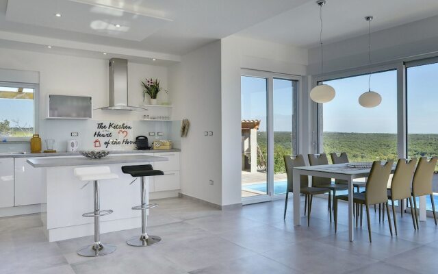 Modern Villa in Peroj With Pool and Parasol