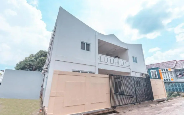 OYO Life 2658 Kost Rasyamada