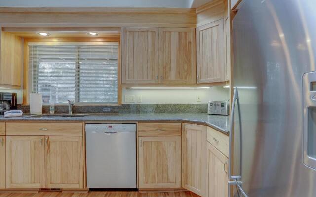 1 Colonial-Golf Course-5BR/6BA