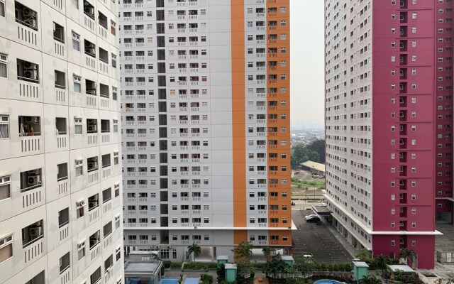 Comfy Studio Green Pramuka City Apartment Near Mall