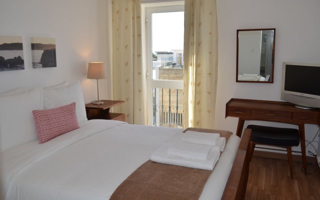 Cozy Apartment in Estoril