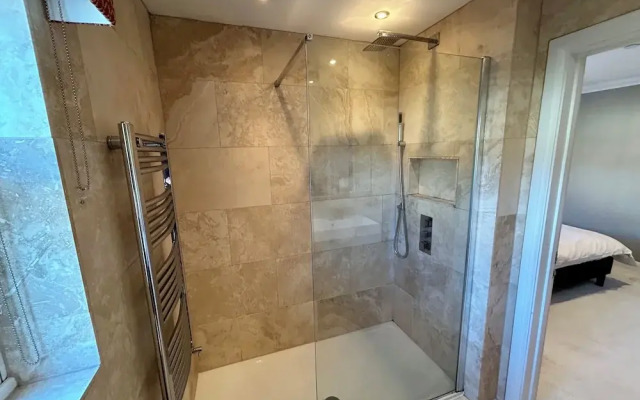 Elegant Retreat: Classic Style and Modern Comfort