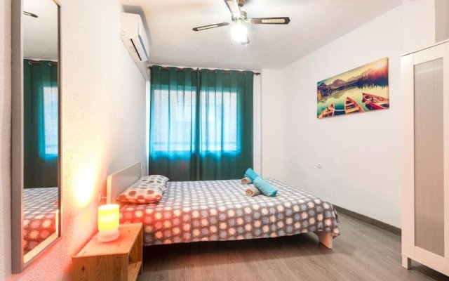 Lovely, new, bright 3 mins to beach apt 105 sq meters