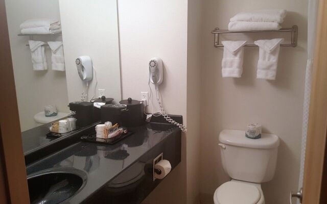 Baymont Inn & Suites Indianapolis Northeast