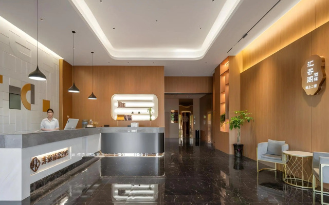 Chonpines Hotel (Yancheng Airport)