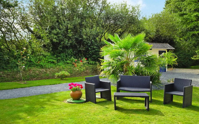 Holiday Home With Well-kept Garden in Plourivo
