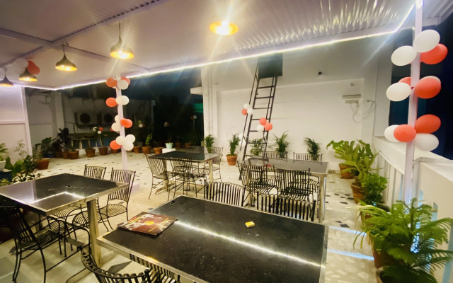 OYO 24106 Shri Raj Laxmi Palace