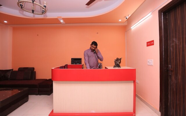 OYO 28172 Hotel Golden Palace