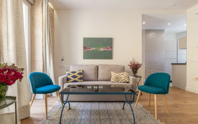 Sevilla Alquila Suites Jardines de Murillo con piscina climatizada