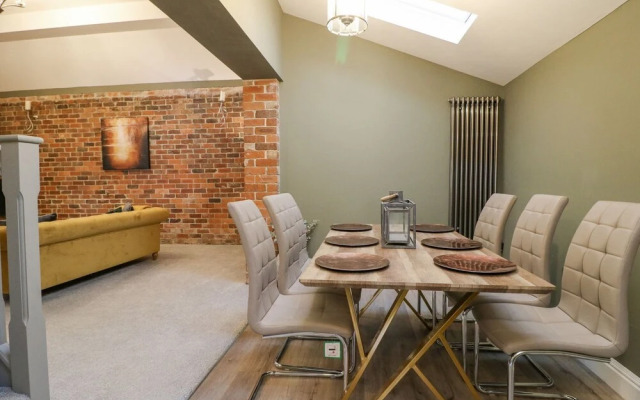 Hunters Lodge at Wildersley Farm