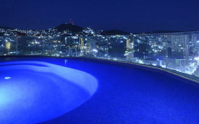 Luxurious Oceanfront Penthouse with Private Pool