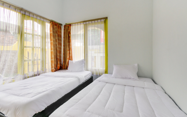 OYO 3074 Orange Inn – Guest Rooms – Madiun