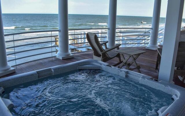 The Boat - 8 Br Home