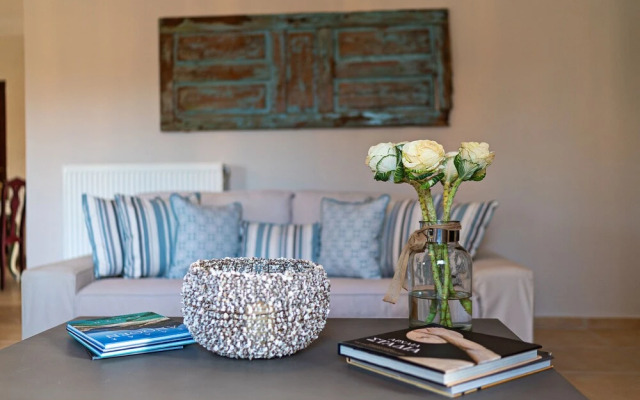 Nostos Villa - 50 m2 pool 2 km from the Beach