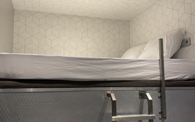 Diamond Capsule Hotel Amsterdam South