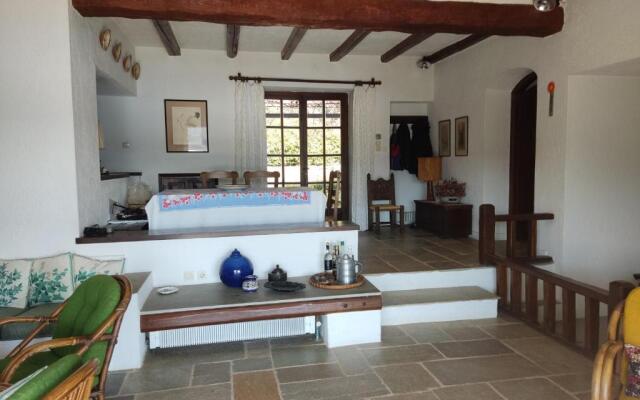 Lito's dream villa by the sea!