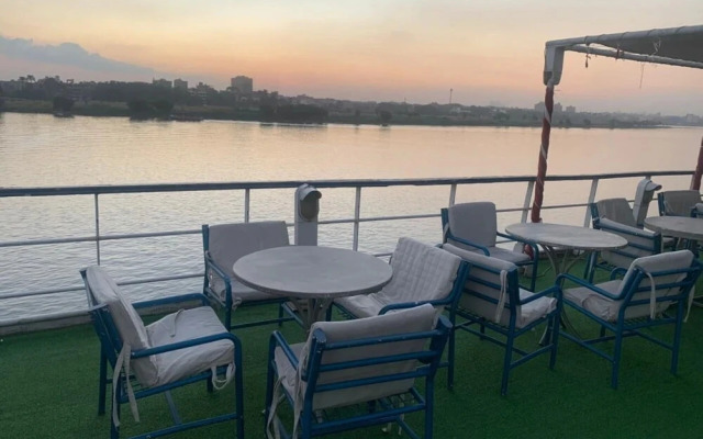 Mimi and Diamond Hotel