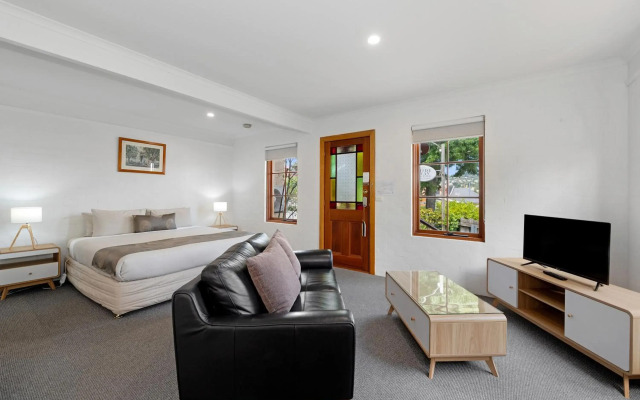 Hideaway on George