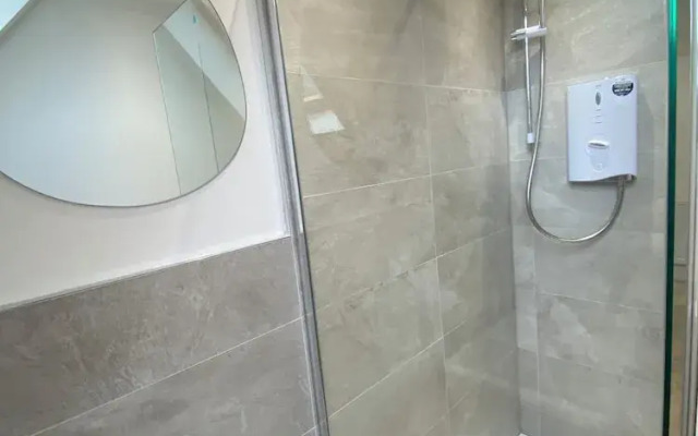 Central Paisley Apartment- Airport/glasgow Access
