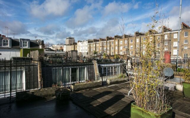 House With Roof Terrace in Pimlico