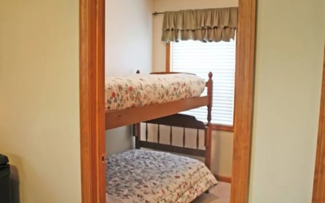 Creekside E 17 by Casago