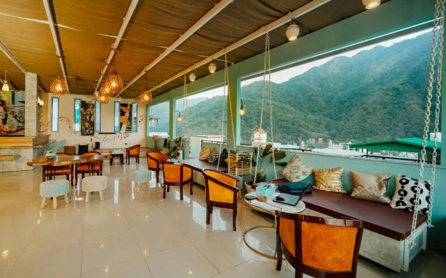 The Hosteller Rishikesh Max